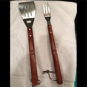 Grill utensils